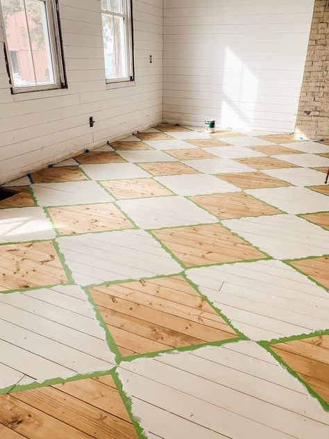 Diy Harlequin Floor, Painted Shed Floor Ideas, Harlequin Floor Kitchen, Painted Subfloor, Painting Laminate Floors, Painted Kitchen Floors, Harlequin Floors, Checkered Floor, Painted Wood Floors