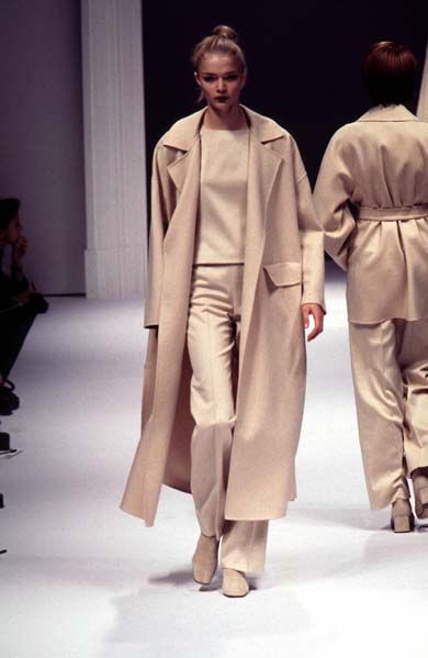 Max Mara, Ready-to-Wear, Fall / Winter 1996 | Jodie Kidd 90s Fashion Show, Jodie Kidd, 90s Runway, 90s Runway Fashion, Vintage Runway, Catwalk Fashion, 1990s Fashion, Princess Caroline, Style Inspiration Winter