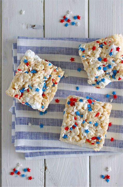 Easy Summer Party Food, Party Food For A Crowd, Blue Rice, Summer Food Party, Patriotic Desserts, Perfect Rice, Krispy Treats, 4th Of July Desserts, Party Food Ideas