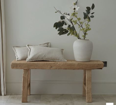 End Of Hallway Bench Ideas, Wooden Bench Hallway, Wooden Bench Bathroom, Bench Hallway Decor, Wooden Benches For Living Room, Rustic Wooden Decor, Wooden Bench Bedroom, Bathroom Bench Decor, Wooden Bench Decor