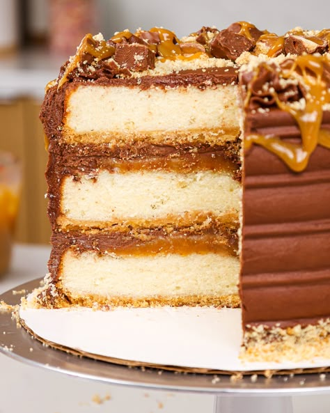 This caramel filling is thick, buttery, and perfect for any dessert! It sets firmly enough to fill cakes, cupcakes, macarons & cookies! Filling For Cake Layers, Caramel Filling For Cake, Thick Caramel Sauce Recipe, Caramel Filling Recipe, Caramel Cake Filling, Baking Reference, Buttery Recipes, Twix Cake, Cake Filling Recipes