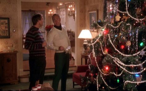 Christmas Vacation tree - love the strung popcorn, tinsel, and C9s Griswold Christmas Party, National Lampoons Christmas Vacation Movie, National Lampoon Christmas, Christmas Tree Gif, Clark Griswold Christmas, Christmas Vacation Party, Christmas Story Movie, Christmas Vacation Movie, Vacation Movie