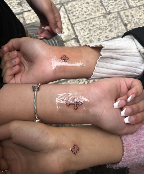 Memorial Tattoo Ideas, Coptic Cross, Cute Hand Tattoos, Black Girls With Tattoos, Pretty Tattoos For Women, Tattoos For Black Skin, Dope Tattoos For Women, Memorial Tattoo, Stylist Tattoos