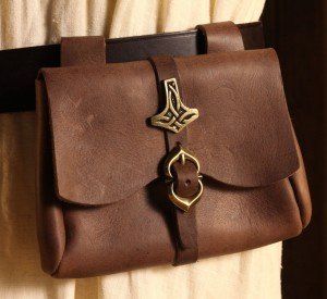 Brown Medieval Pouch Medieval Belt Pouch Diy, Sporran Diy, Ren Faire Pouch, Medieval Diy, Medieval Pouch, Leather Pouch Pattern, Diy Leather Pouches, Medieval Bag, Larp Fashion