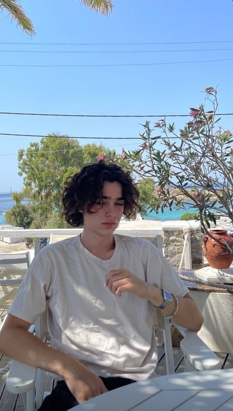 pretty guy with dark curls sitting on the beach Get Sharp Jawline, Get A Sharp Jawline, Jawline Tips, Sharp Jawline, Boys Aesthetic Outfits, Anna And The French Kiss, Boy Instagram, Handsome Italian Men, Aesthetic Italy