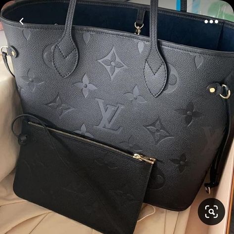 Never Full Louis Vuitton, Black Louis Vuitton Bag, Louis Vuitton Handbags Speedy, Lv Tote, Lv Neverfull, Black Louis Vuitton, Louis Vuitton Totes, Luxury Purses, Beautiful Handbags