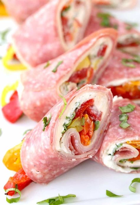 Try these Italian Deli Roll Ups for a low carb snack, lunch or dinner idea! Just like eating your favorite Italian Sub without the bread! Deli Roll Ups, Salad Kabobs, Deli Roll, Tuscan Spaghetti, Chicken Celery, Lime Cupcakes, Celery Sticks, Antipasto Salad, Italian Deli