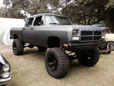 1980 Dodge W250 Crew Cab Has a cummins diesel with 60k original miles. Changed the fuel pin. Other than that stock. Has a getrag 360 with np 205. All new belts hoses and gaskets. Radiator cleaned. Nos painted dodge grille. All new trim in the grille. Has ten inch lift with 22inch rock star 2s. 40x15.50 trail grapplers 1st Gen Dodge Cummins, Dodge Ram Crew Cab, 1st Gen Cummins, Dodge Cummins Diesel, Dodge Diesel Trucks, Jeep Pickup Truck, Best Pickup Truck, Old Dodge Trucks, Dodge Diesel