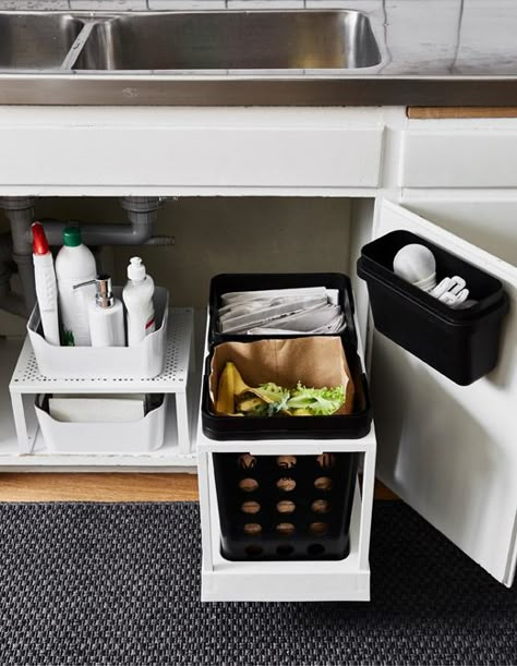 The space under the kitchen sink is updated with new storage that allows waste separation for recycling. On the right side two bins on a movable rail add functionality. To the left a shelf insert doubles storage space. Ikea Variera, Ikea Inspiration, Kitchen Sink Storage, Under Sink Storage, Kitchen Organisation, Sink Storage, Sink Organizer, Old Kitchen, Ikea Kitchen