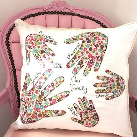 Hand Pillow, Mollie Makes, Hand Prints, Gifts For, Cadeau Diy, Mother's Day Diy, Creation Couture, Wrapping Ideas, Mothers Day Crafts