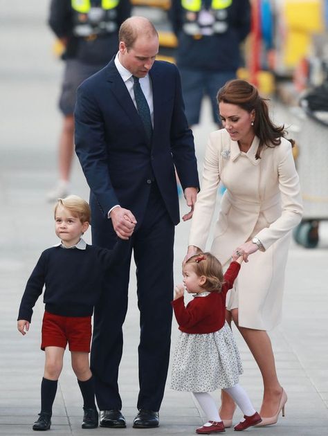 It was the firs time the royals have carried out a tour as a family Ducesa Kate, Prinz George, Prince George And Princess Charlotte, Duchesse Kate, Prince William Family, Prince William Et Kate, Duchesse Catherine, Prins William, Sea Plane