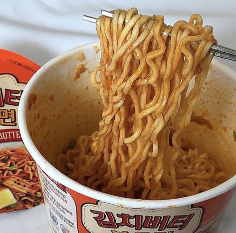 Cup Noodles Aesthetic, Buttered Noodles Aesthetic, Asian Noodles Aesthetic, Nissin Cup Noodles Aesthetic, Aesthetic Food Noodle, Food Vids, Yummy Comfort Food, Slow Food, Food Goals