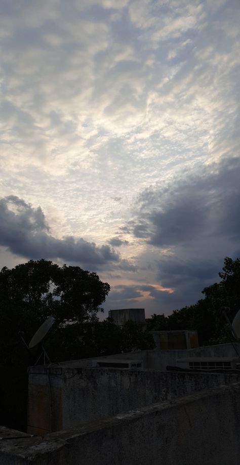 Morning Clouds Sky, Monsoon Aesthetic, Monsoon Photography, Monsoon Sky, Monsoon Clouds, Beer Photos, Sky Images, Time Images, Nice Picture