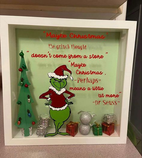 Pinterest Christmas Crafts, Grinch Stuff, Grinch Crafts, Christmas Door Decorating Contest, Grinch Decorations, Grinch Christmas Party, Whoville Christmas, Grinch Party, Grinch Christmas Decorations