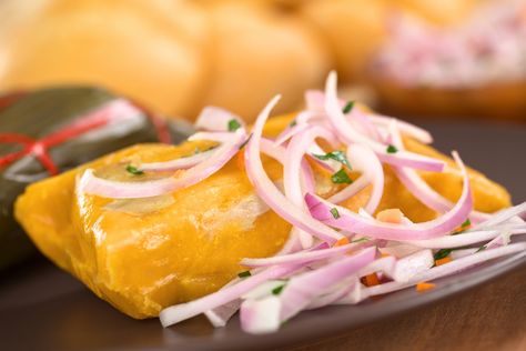 5 Peruvian Appetizers That Are Perfect For Parties - The Best Latin & Spanish Food Articles & Recipes - Amigofoods Peruvian Christmas, Christmas Food Recipes, Peruvian Ceviche, Peruvian Desserts, Salvadorian Food, Peruvian Dishes, Tamale Recipe, Latin American Food, Peruvian Cuisine