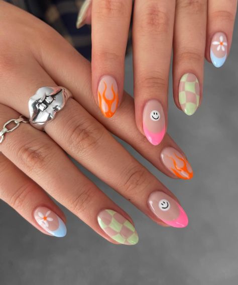 Nail Designs Funky, Mismatch Nails, Ibiza Nails, Colourful Nail, Mix Match Nails, Abstract Nails, Colourful Nails, Pastel Ombre, Retro Nails