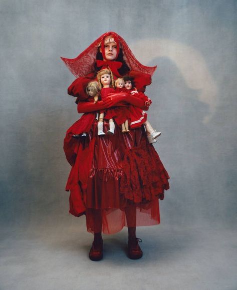 Dilara Findikoglu Spring/Summer 2019 Ready-To-Wear | British Vogue Dilara Findikoglu, Conceptual Fashion, Red Riding Hood, Mode Inspiration, Photography Inspo, Comme Des Garcons, Costume Design, Vivienne Westwood, Couture Fashion