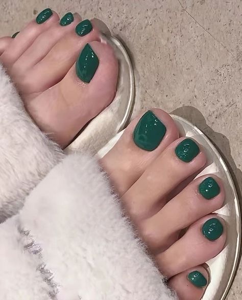 Gel Mani Pedi, Green Toes, Green Toe Nails, Nail Info, Nails Pedicure, Trends Nails, Designer Nails, Toe Nail Color, Green Polish