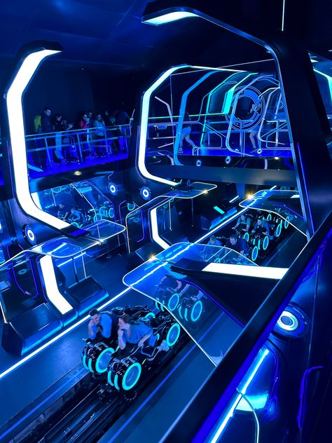 Tron Lightcycle Run - Fastest Coaster in Disney World - Disney With Dave's Daughters Disney Park Pictures, Disney World Roller Coasters, Disney World Rides Aesthetic, Tron Magic Kingdom, Tron Lightcycle Run, Tron Disney World, Disney Roller Coaster, Universal Aesthetic, Rides At Disney World