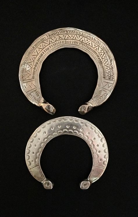 Nubia ~ Egypt/Sudan | Flat silver bracelets | ©Jose M Pery Silver Moodboard, Nubia Egypt, Ethnic Fashion Style, Caribbean Design, Egyptian Cartouche, Hippy Jewelry, Africa Jewelry, Flat Bracelet, Egypt Jewelry