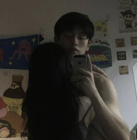 xiaohongshu couple Indian Japanese Couple, Ulzzang Couple Cuddling, Kiss Picture Couple Bedroom Korea, Uzzlang Couple In Bed, Cute Cuddles Couples Pics, Xiaohongshu Couple, Relationship Korean, Cute Asian Couple, Asian Bf