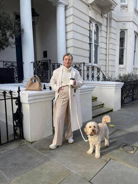 Cream Trousers Winter Outfit, Cream Tonal Outfit, Cream Leather Trousers Outfit, Beige Tailored Trousers Outfit, Beige Wide Leg Trousers Outfit Winter, Cream And Beige Outfit, Creme Wide Leg Pants Outfit, Cream Trousers Outfit Winter, Cream Tailored Trousers Outfit