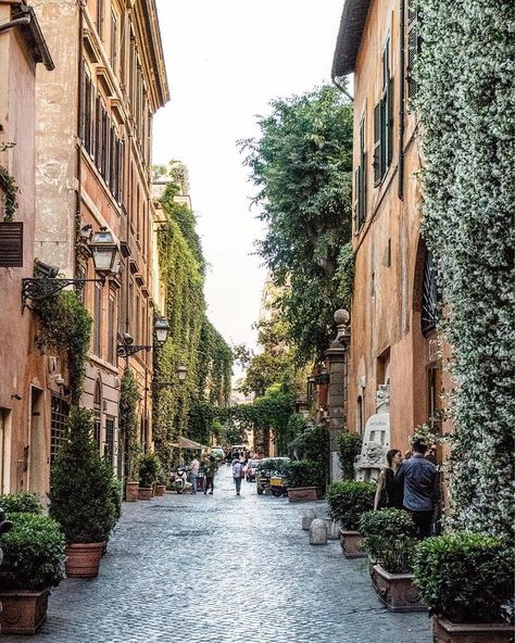 Via Margutta, Rome Narrow Street, Piazza Del Popolo, Roma Italy, European Countries, Beautiful Buildings, Art Galleries, Stables, Naples, Europe Travel