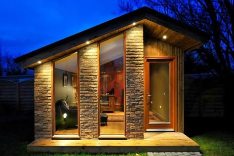 tiny house exterior only access. Proves small can be classy not trashy Cottage House Exterior, Trendy House, Backyard Cottage, Small Cottage Homes, A Small House, Micro House, Modern Tiny House, Tiny House Movement, Small Cottage