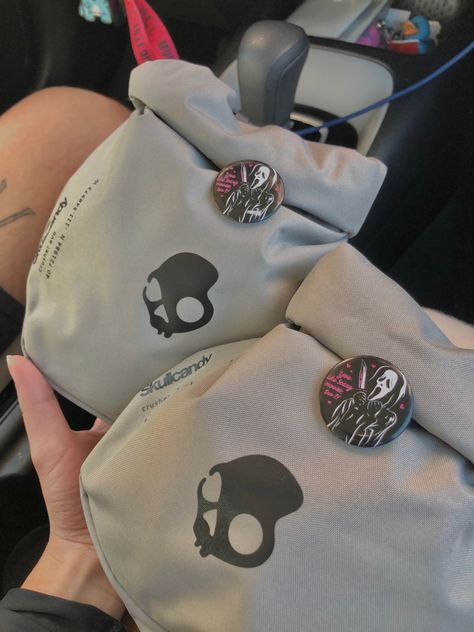 Skull Candy Headphones, Skullcandy Earphones, Skullcandy Headphone, Skullcandy Headphones, Hair Clothes, Black Style, The School, Headset, You Bag