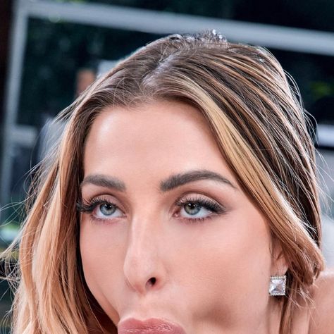 Open Mouth Reference Photo, Izzy Green, Anime Tounge Out Face, Oversized Aesthetic, Smartphone Repair, Celebrity Beauty, Face Expressions, Zootopia, Billionaire Lifestyle