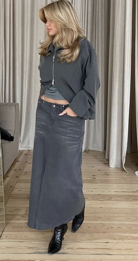 Dark Grey Denim Skirt Outfit, Boots And Maxi Skirt, Grey Denim Skirt Outfit, Long Jean Skirt Outfits, Black Knee High Boots Outfit, Long Jean Skirt, Jean Skirt Outfits, Long Skirt Outfits, Black Knee High Boots