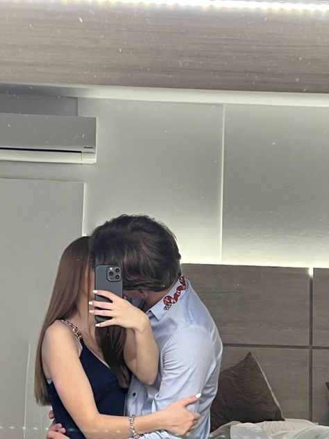 Kiss Picture Couple Mirror Selfie, Couple Profile Pictures Instagram, Photo Ideas With Girlfriend, Mirror Kissing Selfie, Cute Couple Pics Mirror Kiss, Kiss Picture Couple Photo, Kiss Couple Profile Pictures, Kiss Picture Couple Aesthetic, Private Girlfriend Photo Ideas