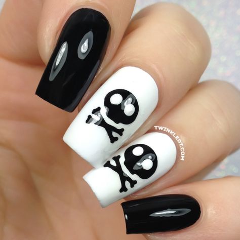 Skeleton Nail Art, Creepy Nails, Boy Nails, Nail Halloween, Occasion Nails, Black And White Nail, Black Halloween Nails, Holloween Nails, Skull Nails