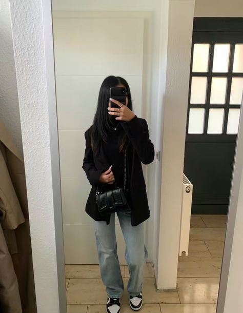 Ootd Jean Noir, Blazer Noir Outfit, Outfit Blazer Noir, Outfit Jean Noir, Black Dunks Outfit, Outfit Jean Bleu, Outfits Dunks, Jeans And Black Top, Zara Jeans Outfit