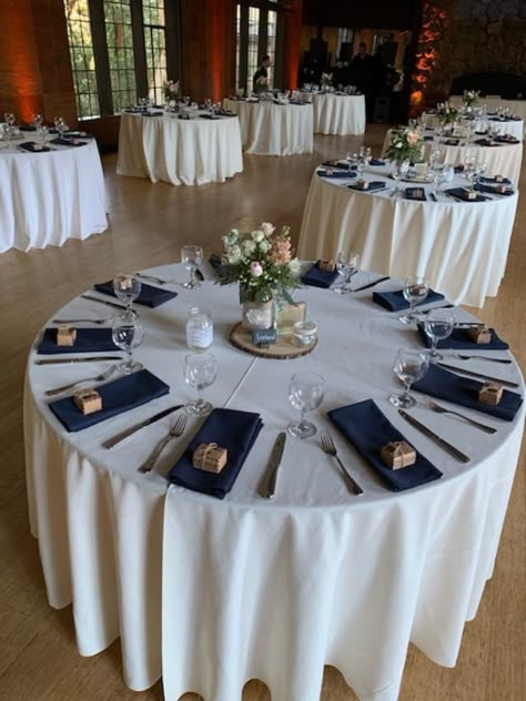 Ivory table linens with navy napkins give a subtle elegance and crisp look Navy Napkins, Napkins Wedding Table, Navy Tablecloth, Grey Wedding Decor, Navy Blue Napkins, Round Wedding Tables, Blue Table Settings, Napkin Wedding, Navy Table