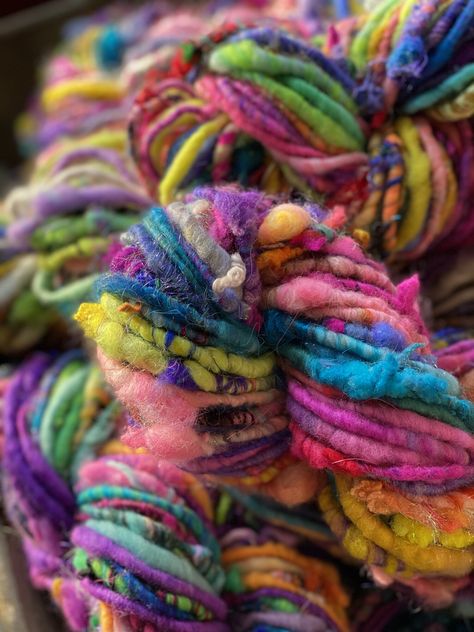 Handspun Yarn Projects, Small Weaving, Studio Pics, Yarn Twist, Saori Weaving, Handspun Art Yarn, Yarn Spinning, Art Yarn Handspun, Spinning Wool