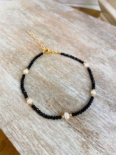 Bead Anklets, Pulseras Kandi, Beaded Jewelry Earrings, Beaded Jewelry Necklaces, Diy Jewelry Necklace, Beaded Necklace Diy, Beads Bracelet Design, Beaded Jewelry Designs, Jewelry Accessories Ideas