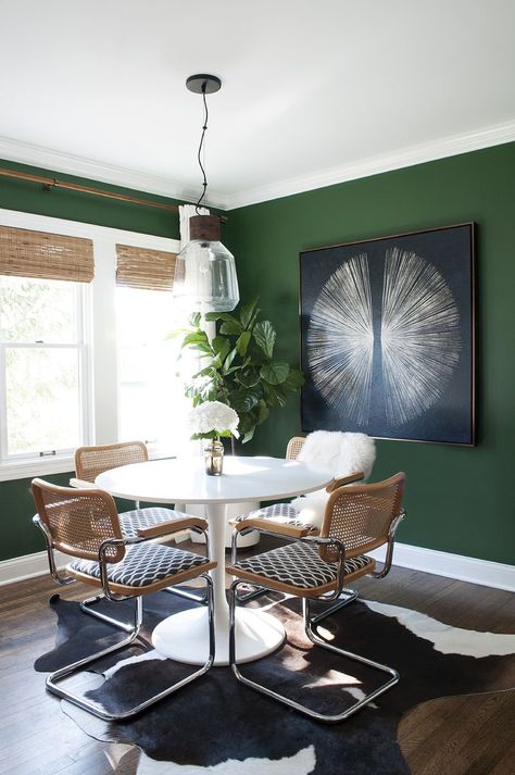 At Home with Sarah Gibson - love the art and wall color Dark Green Walls, Green Dining Room, Green Walls, Dining Room Inspiration, Green Rooms, Natural Home Decor, Small Dining, Vintage Modern, Decor Rustic