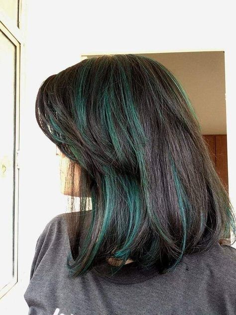 Green Hair Streaks, Hidden Hair Color, Dark Green Hair, Green Hair Dye, Ootd Hijab Style, Hair Color Underneath, Hair Color Streaks, Hair Streaks, Dyed Hair Inspiration