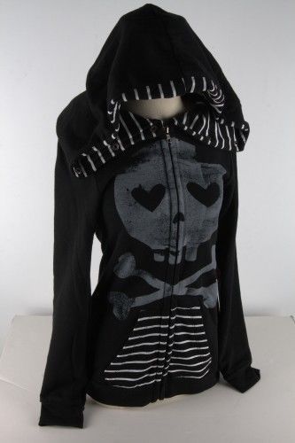 Tokyo Street Fashion, Skull Clothing, Emo Outfits, Skull Fashion, A Skull, Baggy Pants, Skull And Crossbones, Gothic Outfits, Dark Beauty