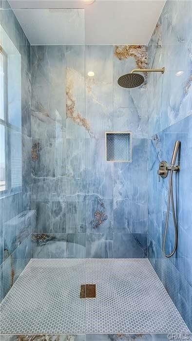 JOSHUA TREE MODERN — 63486 Koehler Avenue, Joshua Tree, CA 92252 Large Format Blue Tile Bathroom, Large Shower Ideas Master Bath Modern, Small Bathroom Inspiration Minimalist, Modern Luxe Interior Design, Vita Bella Polished Porcelain Tile, Rustic Blue Bathroom, Porcelain Tile Bathroom Ideas, Bathroom Remodel Blue, Blue Marble Bathroom