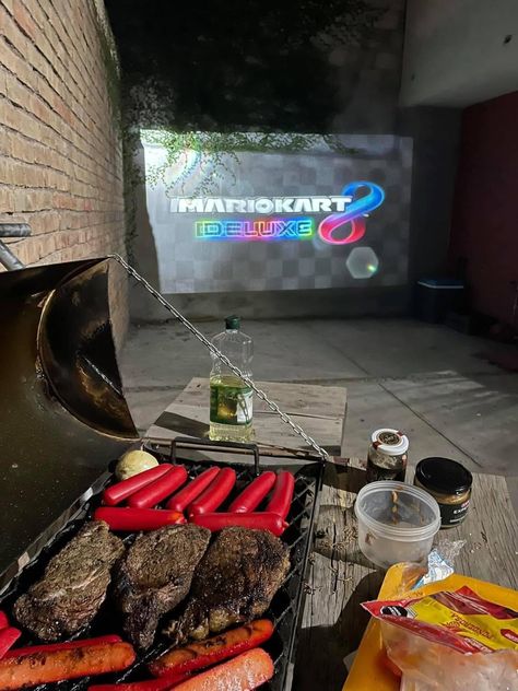 Date perfecta de mario kart con tus amigos y carne asada Carne Asada, Mario Kart, V60 Coffee, Coffee Maker, Mario, Kitchen Appliances, Table Decorations, Coffee Machine