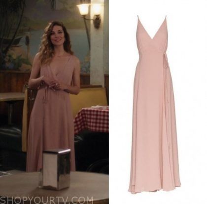 Schitt's Creek: Season 6 Episode 8 Alexis' Pink Dress | Shop Your TV Birthday Ootd Ideas, Schitts Creek Outfits, Alexis Outfits, Alexis Rose Outfits, Birthday Ootd, Annie Murphy, Eugene Levy, Dan Levy, Alexis Rose