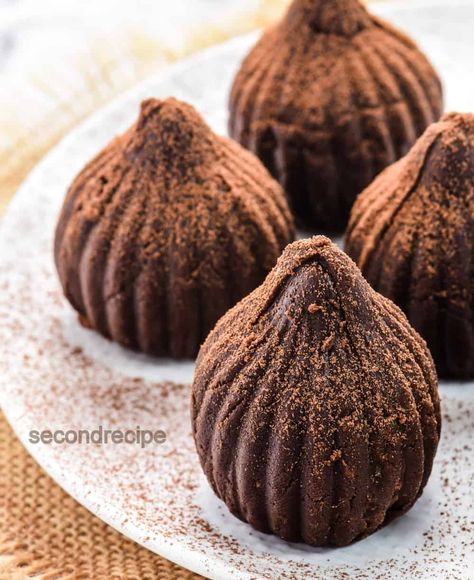 Chocolate Modak Recipe, Chocolate Modak, Modak Recipe, Marathi Culture, Avocado Recipes Healthy, Jamun Recipe, Burfi Recipe, Chocolate Pictures, Indian Dessert