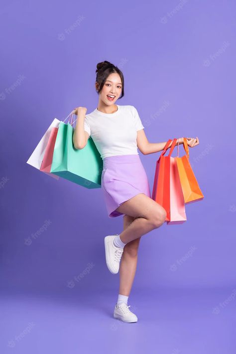 Holding Bags Reference, Person Holding Bag Reference, Hand Holding Bag Reference, Holding Bag Pose, Holding Bag Reference, Holding Shopping Bags, Creative Advertising Design, Shopping Photography, Poses Reference