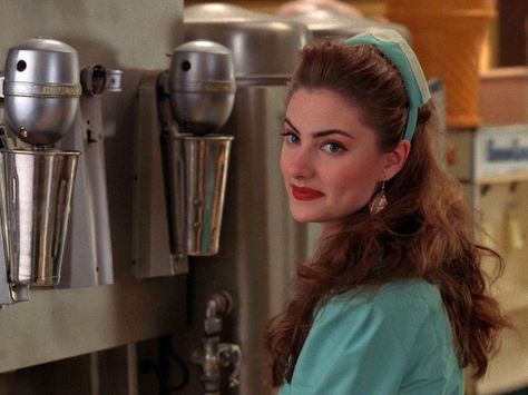 Shelly Twin Peaks, Machen Amick, Twin Peaks Costume, Diner Aesthetic, Laura Palmer, Hair Reference, Twin Peaks, Cute Hairstyles, Sweden