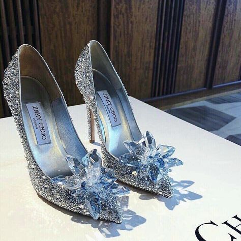 Pretty Heels, Fairy Shoes, Jeweled Shoes, Fashion Shoes Heels, Cute Shoes Heels, Shoes Heels Classy, Jimmy Choo Heels, Wedding Shoes Heels, Heels Classy