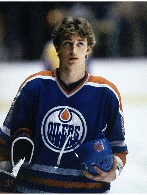 Wayne Gretzky Hair, Wayne Gretzky Wallpaper, Edmonton Oilers Wallpaper, Hockey Swag, Canadian Hockey Players, Butterscotch Pie, Canada Hockey, Hockey Boards, Boys Hockey