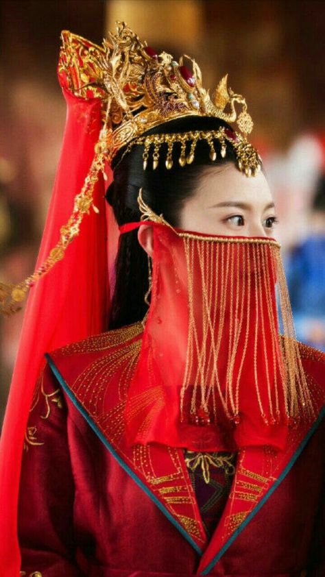 China Decorations, Veiled Girl, Shippuden Sasuke, Chinese Series, Chinese Princess, Face Veil, Muslim Wedding Dresses, Chinese Hair Accessories, Veil Hairstyles