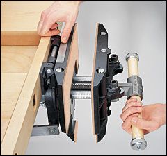 The Tucker Vise by Veritas® - Lee Valley Tools Bandsaw Fence, Fence Planning, Bandsaw Projects, Scroll Saws, Woodworking Vise, Band Saw, Woodworking Workbench, Woodworking Table, Simple Band